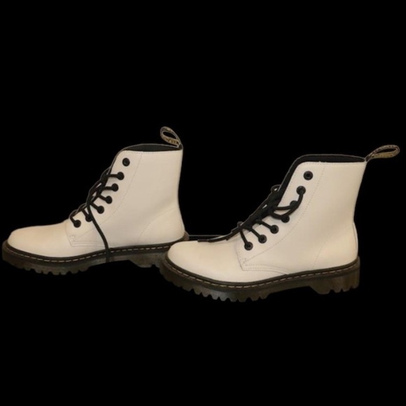 DOC DR. MARTENS 7-Hole White Leather Lace-up Boots Women US9/UK7 Men US7/UK5 NWT - Picture 4 of 12